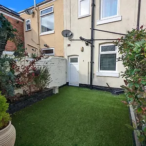 Holiday home Moon Townhouse Free Parkingprivate Garden, Blackpool
